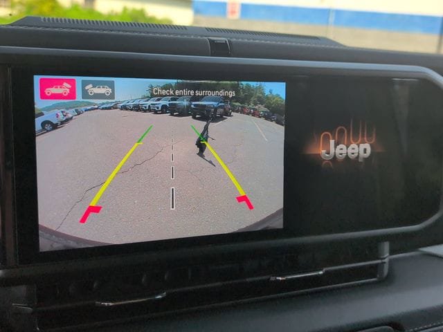 Certified 2024 Jeep Wrangler Unlimited Sahara w/ Technology Group AWD/4WD image 14
