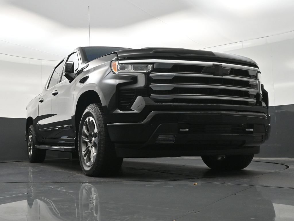 Used 2024 Chevrolet Silverado 1500 High Country w/ Technology Package AWD/4WD image 29