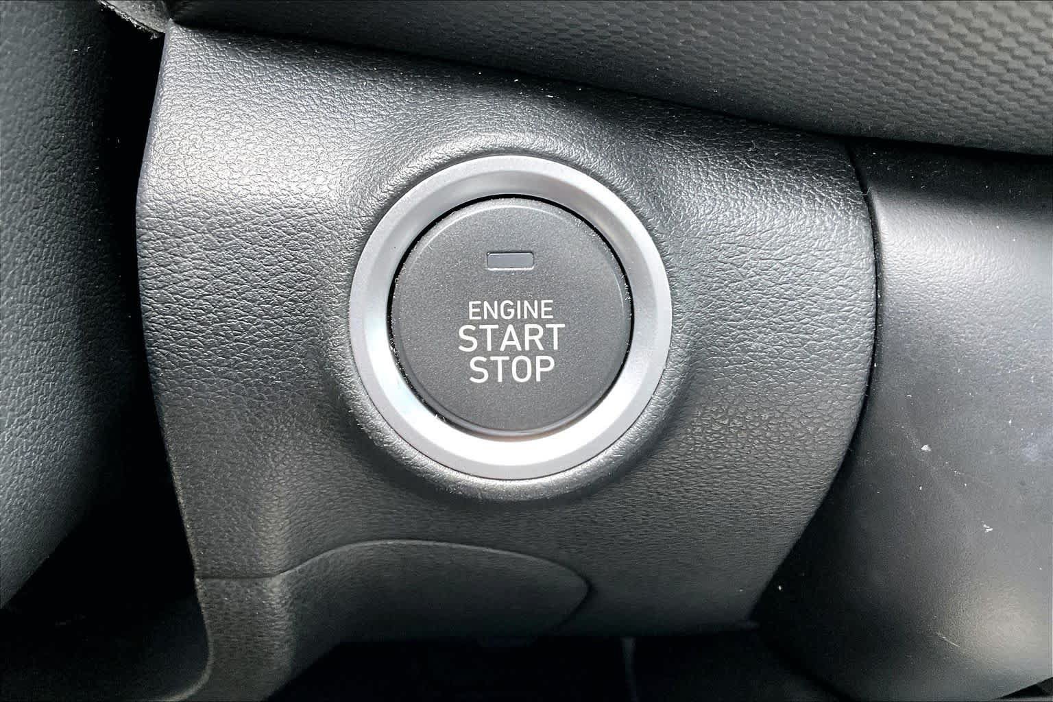 Used 2022 Hyundai Kona Limited FWD image 36