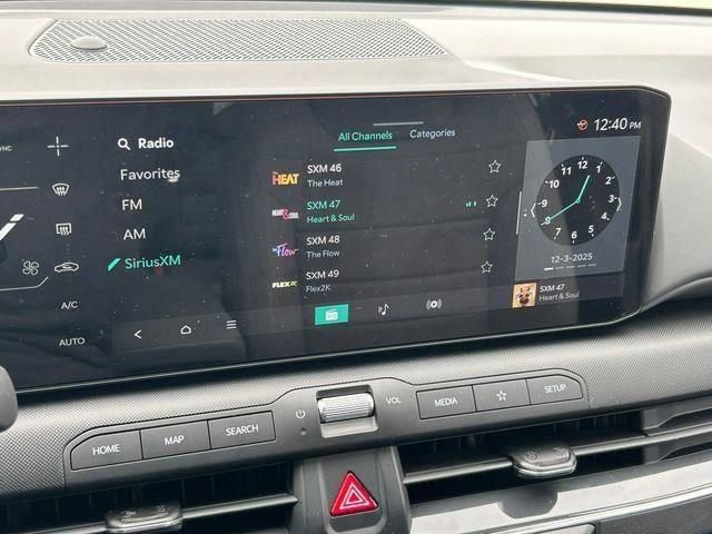 Used 2025 Kia K4 EX image 39