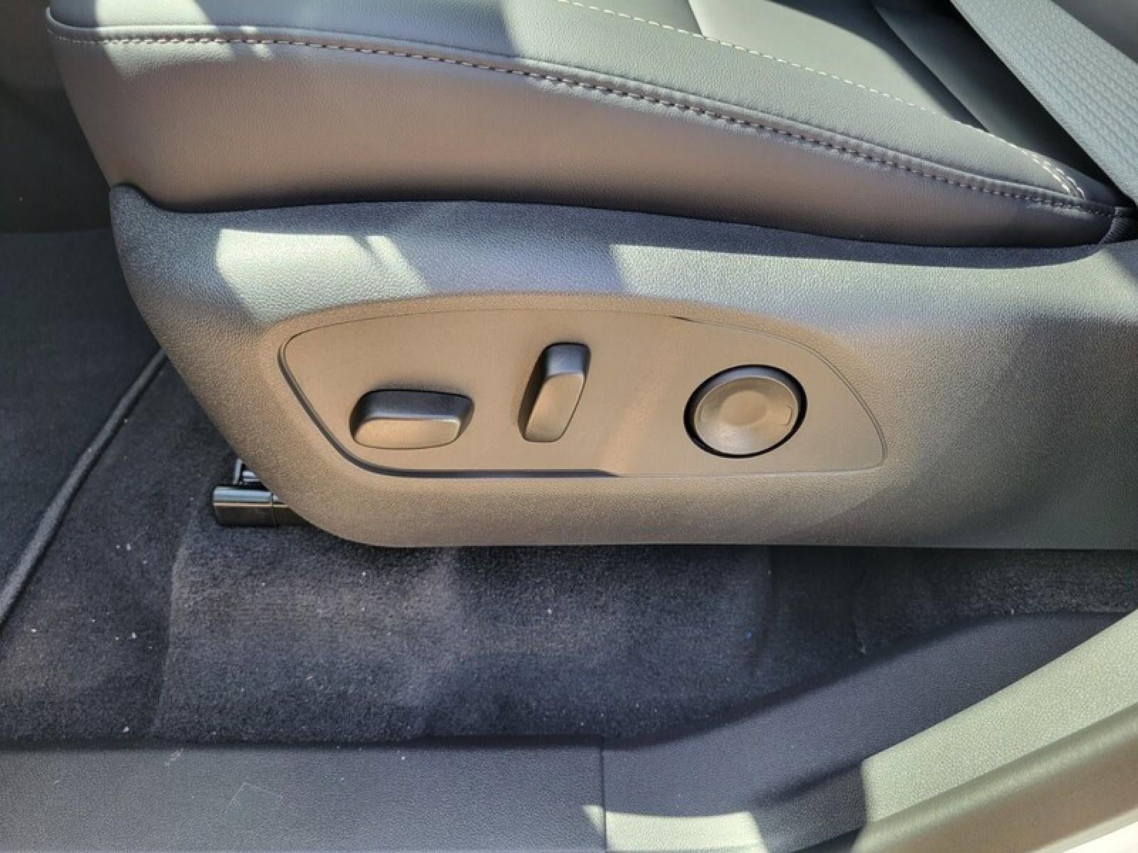 New 2026 GMC Acadia Elevation w/ Elevation Premium Package FWD image 24