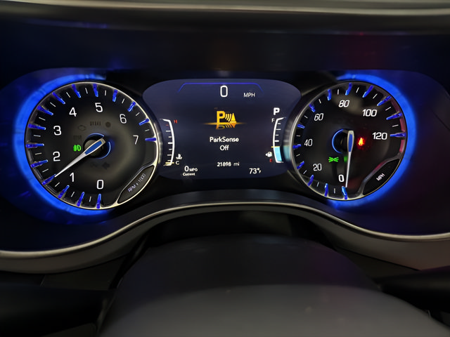 Used 2025 Chrysler Pacifica Limited FWD image 21