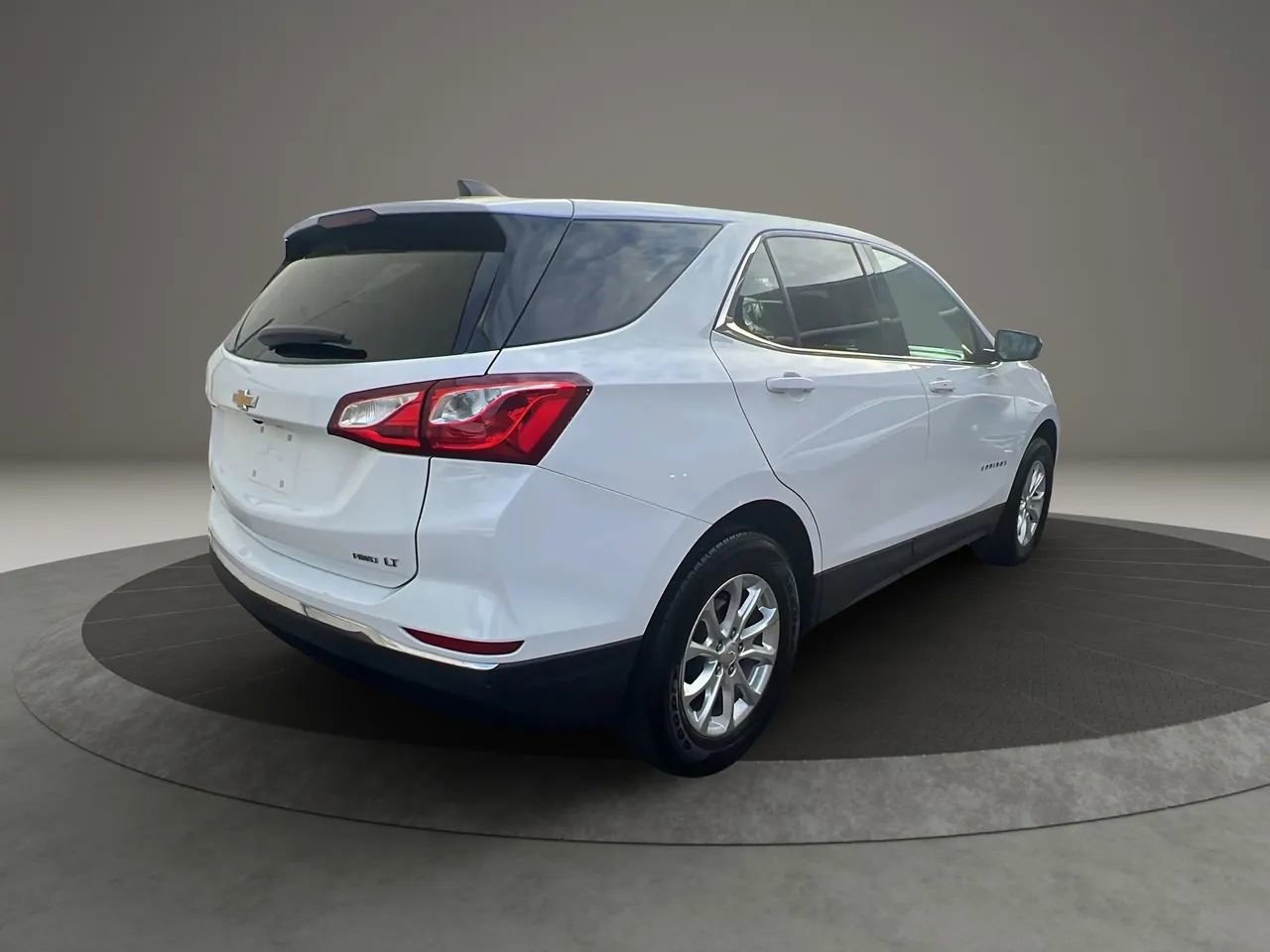 Used 2020 Chevrolet Equinox LT w/ Driver Convenience Package image 5