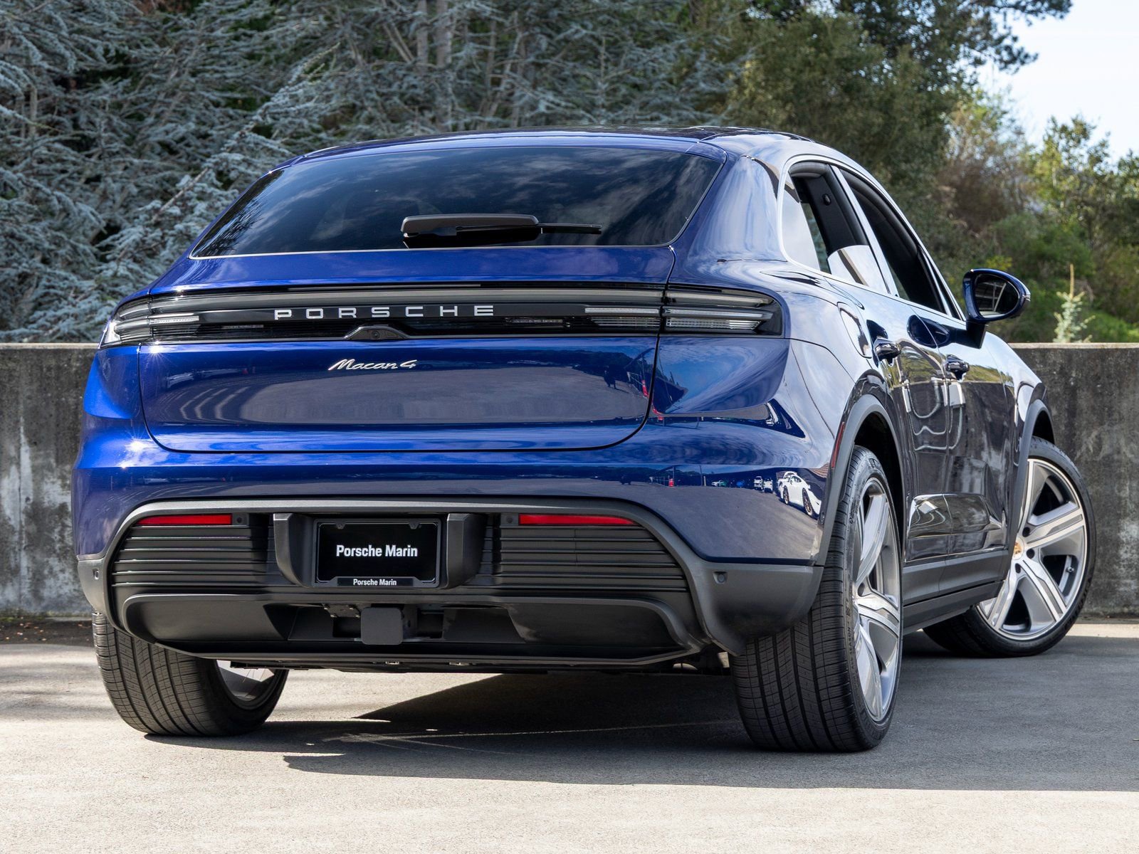 Certified 2025 Porsche Macan 4 Electric image 11