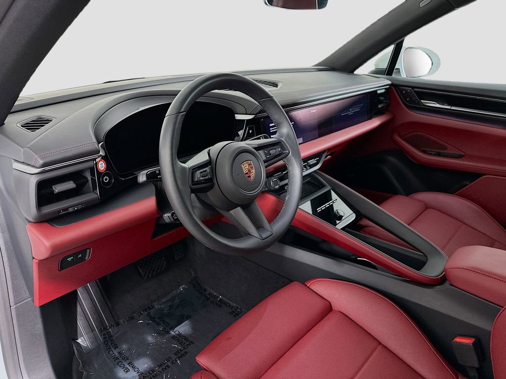 Certified 2025 Porsche Macan Electric image 4