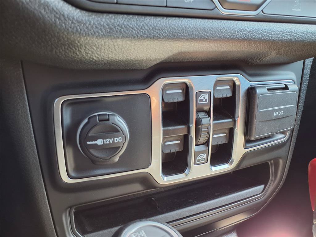 Used 2025 Jeep Gladiator Sport AWD/4WD image 23