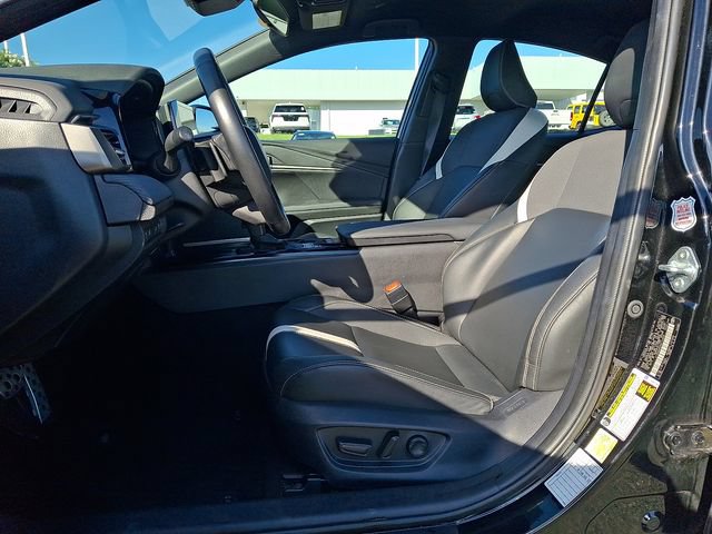Used 2025 Toyota Camry SE FWD image 13