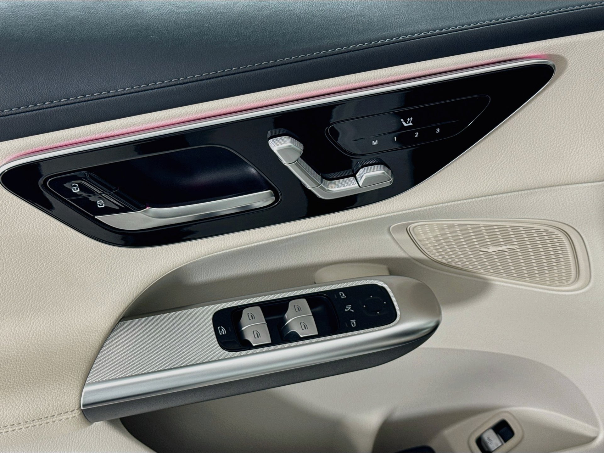 Certified 2025 Mercedes-Benz GLC 300 image 18
