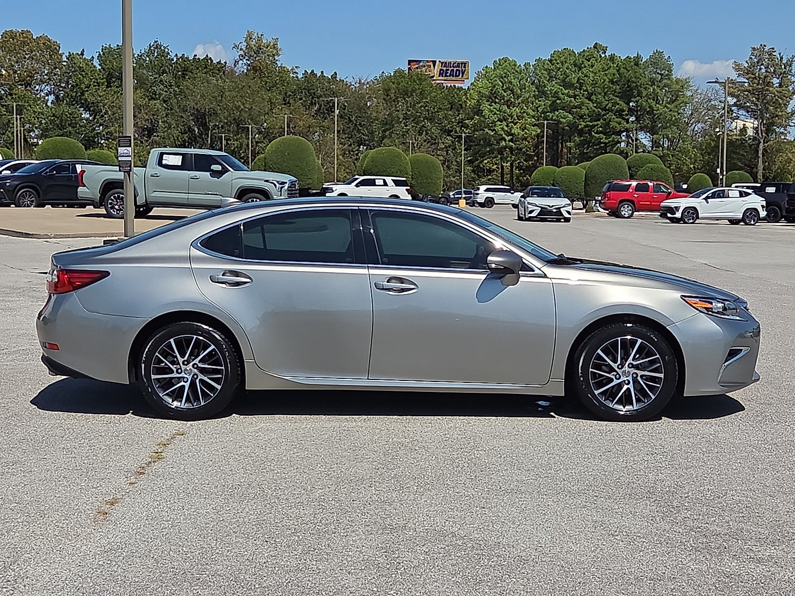 Used 2016 Lexus ES 350 w/ Luxury Package w/Wood Trim FWD image 6