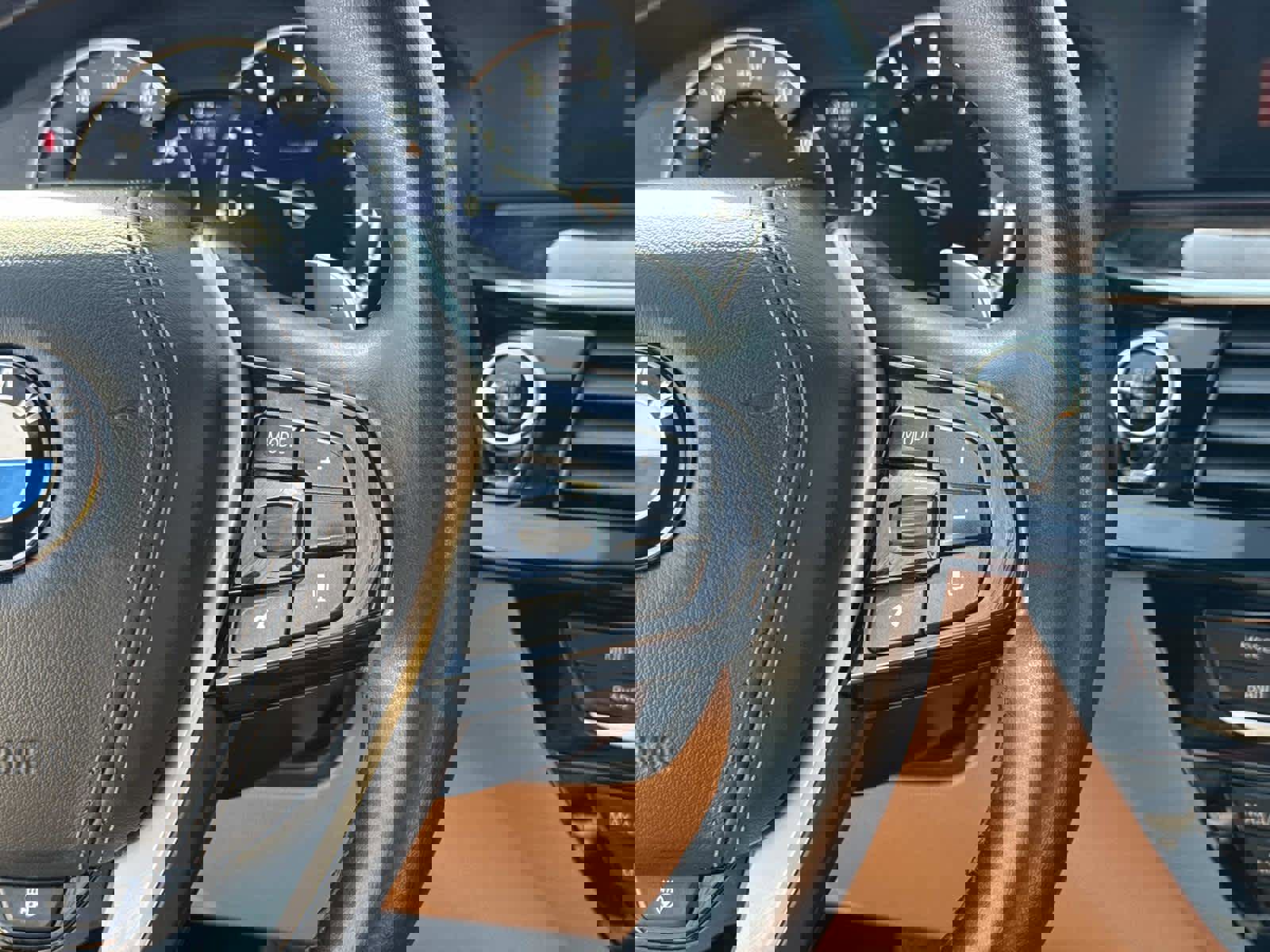 Used 2018 BMW 540i xDrive w/ M Sport Package image 23