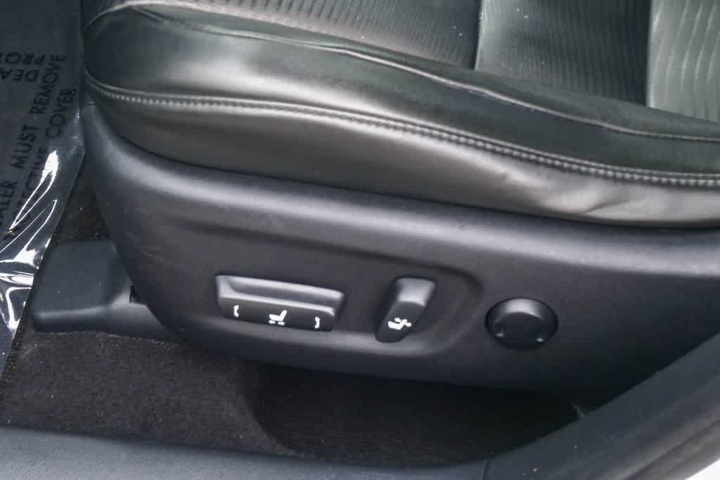 Used 2013 Lexus CT 200h w/ Premium Pkg w/Navigation FWD image 20