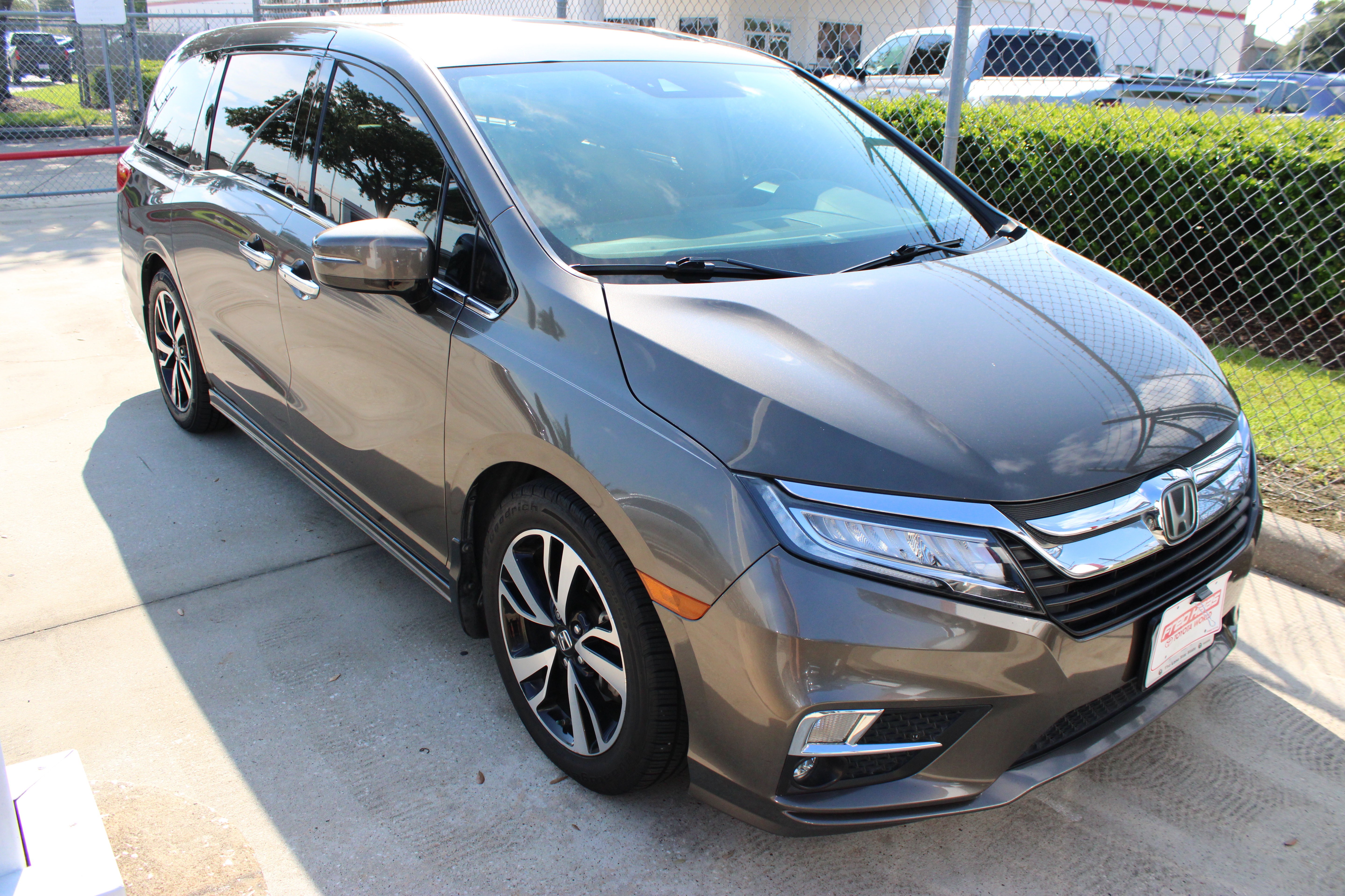 Used 2018 Honda Odyssey Elite image 2