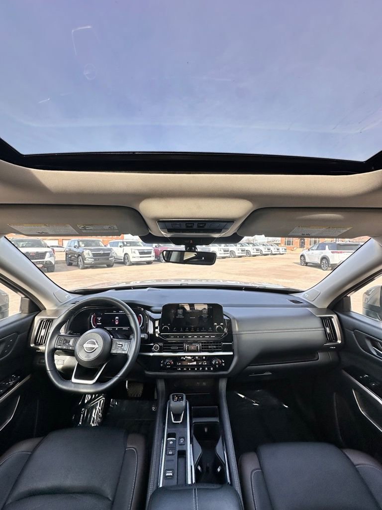 Certified 2024 Nissan Pathfinder Platinum image 36