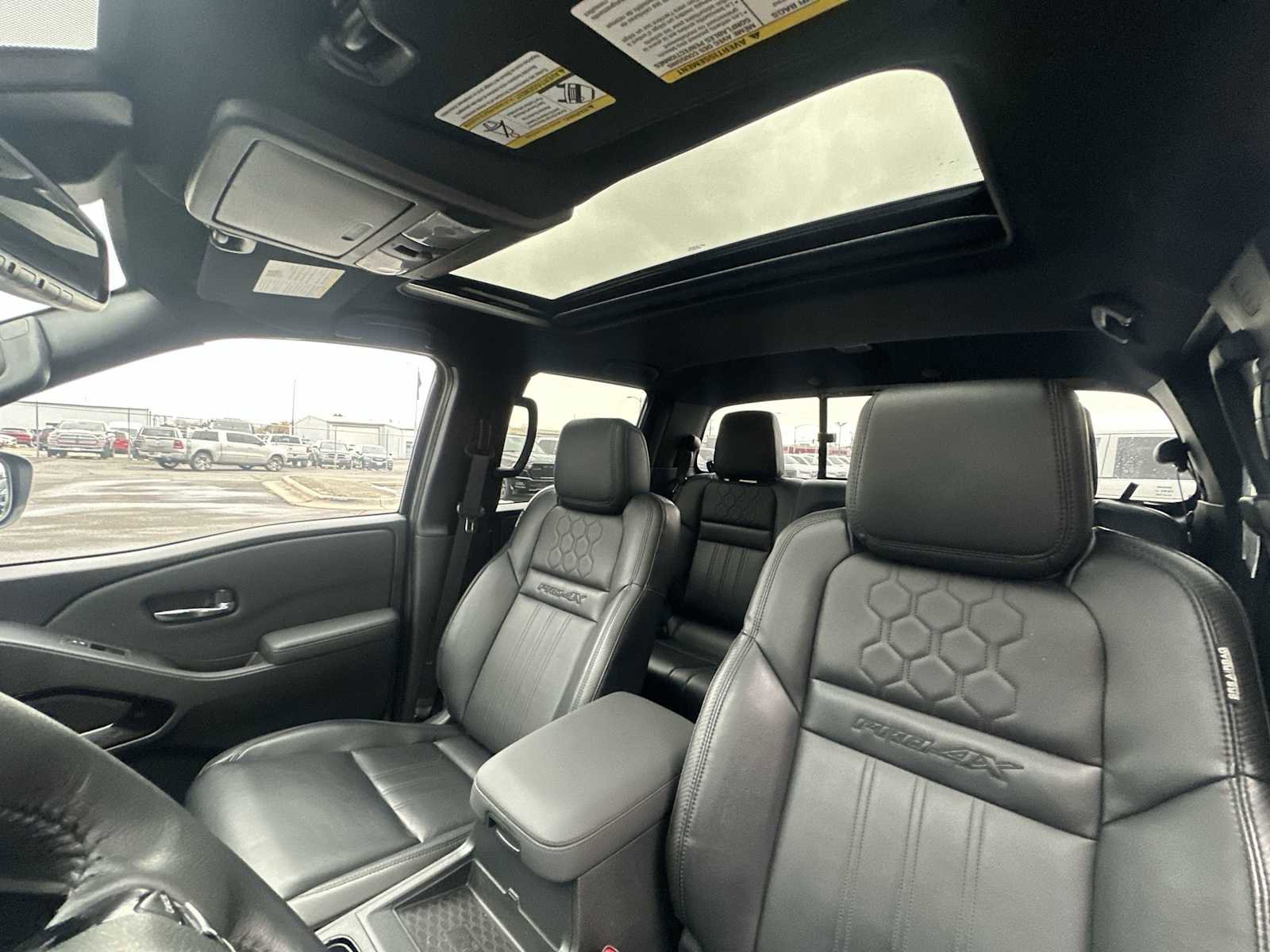 Used 2022 Nissan Frontier PRO-4X w/ Pro-4X Premium Package image 16