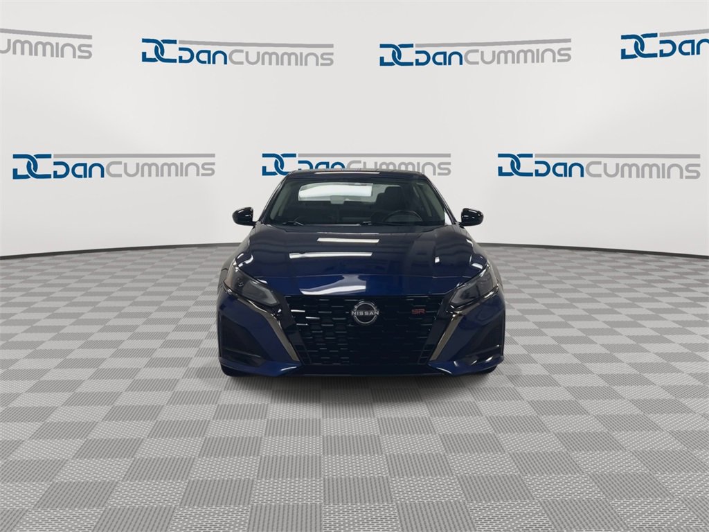 Used 2023 Nissan Altima 2.5 SR image 3