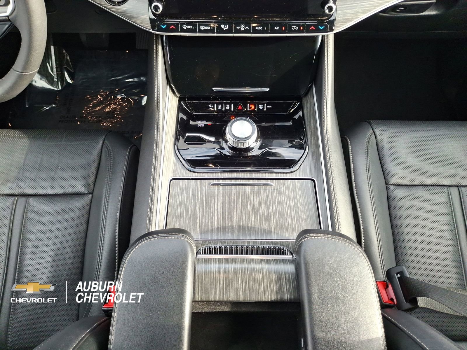 Used 2023 Jeep Wagoneer L Series II AWD/4WD image 12