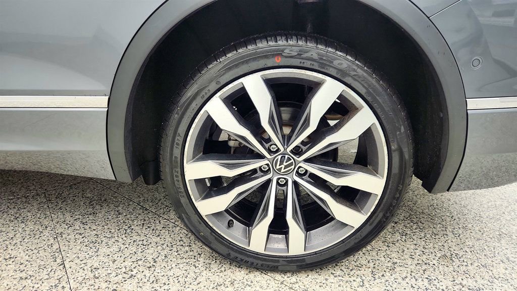 Used 2023 Volkswagen Tiguan SEL R-Line image 9