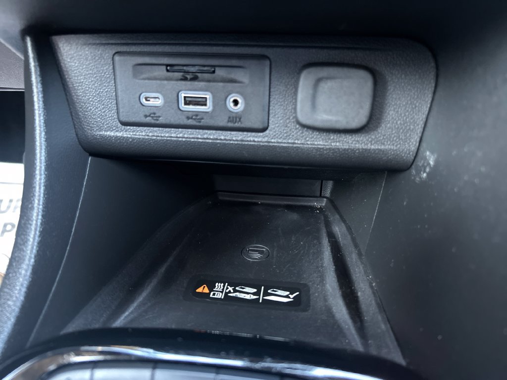 Used 2022 Buick Encore GX Essence w/ Advanced Technology Package AWD/4WD image 28