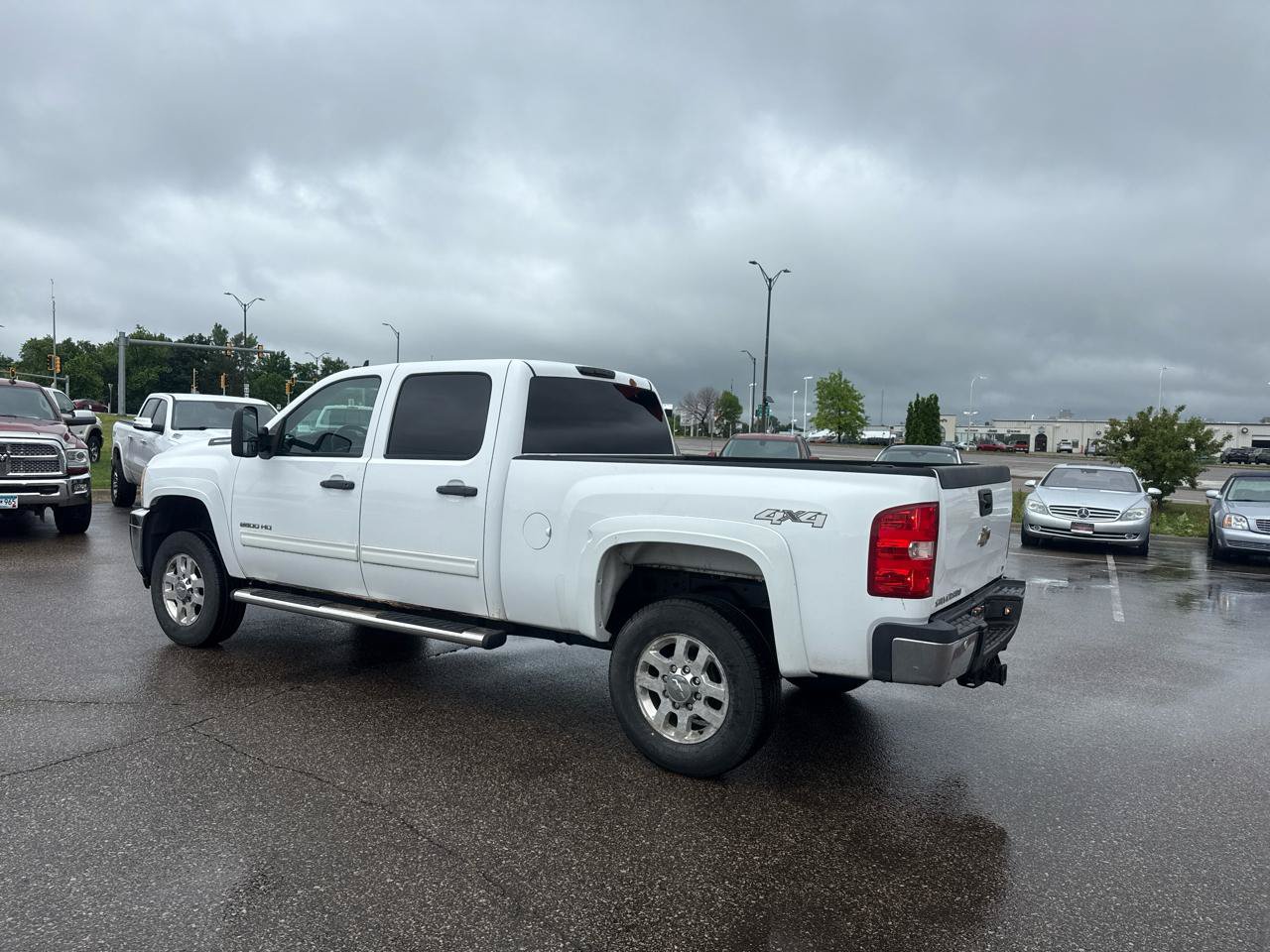 Used 2011 Chevrolet Silverado 2500 LT w/ Interior Plus Package AWD/4WD image 3