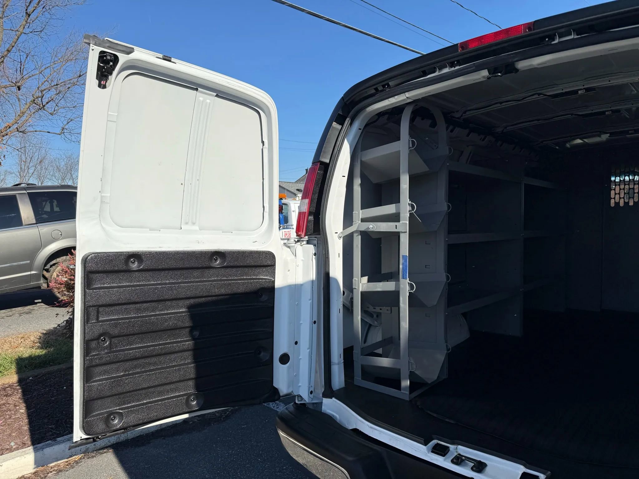 Used 2022 GMC Savana 2500 w/ Communications Package image 11