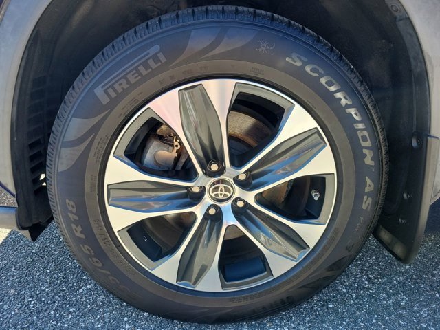 Used 2020 Toyota Highlander XLE image 11