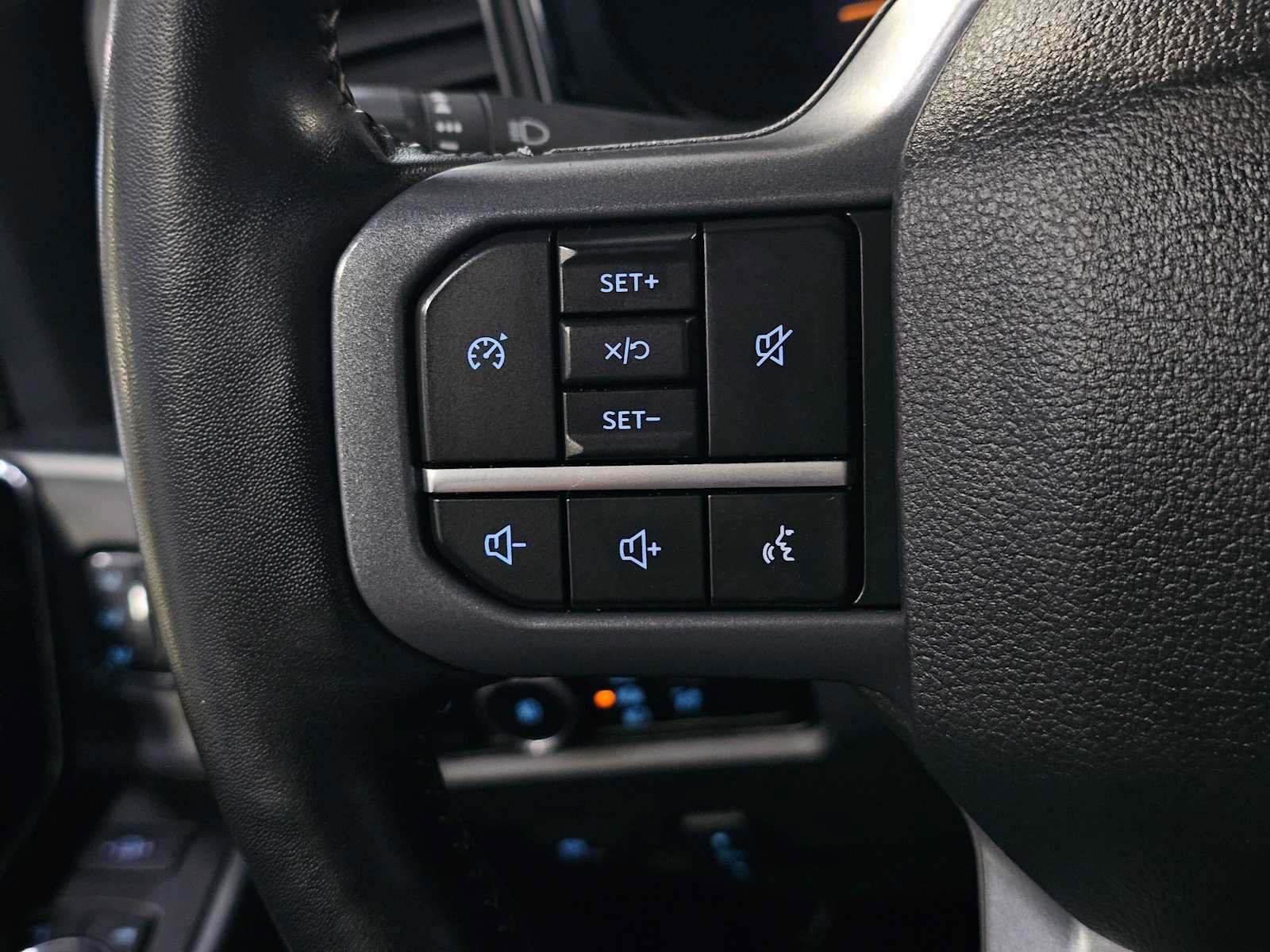 Used 2024 Ford F250 Lariat w/ Black Appearance Package AWD/4WD image 25