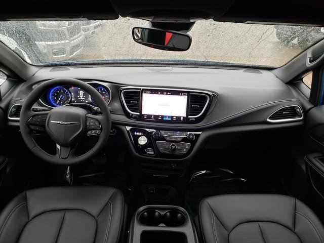 New 2026 Chrysler Pacifica Select w/ S Appearance Package image 8