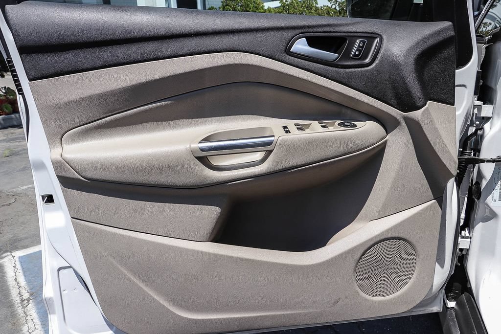 Used 2015 Ford C-MAX Energi SEL w/ Equipment Group 303A FWD image 22