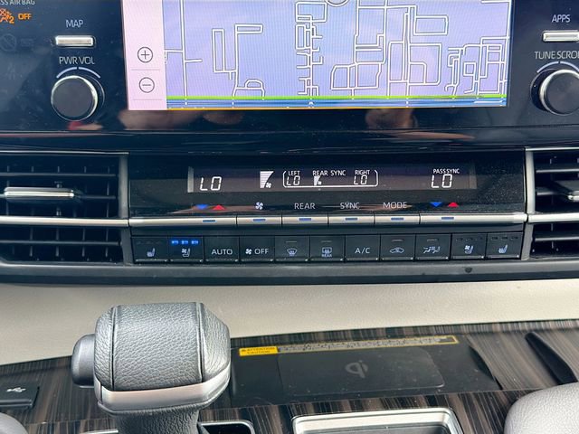 Used 2022 Toyota Sienna Limited FWD image 36