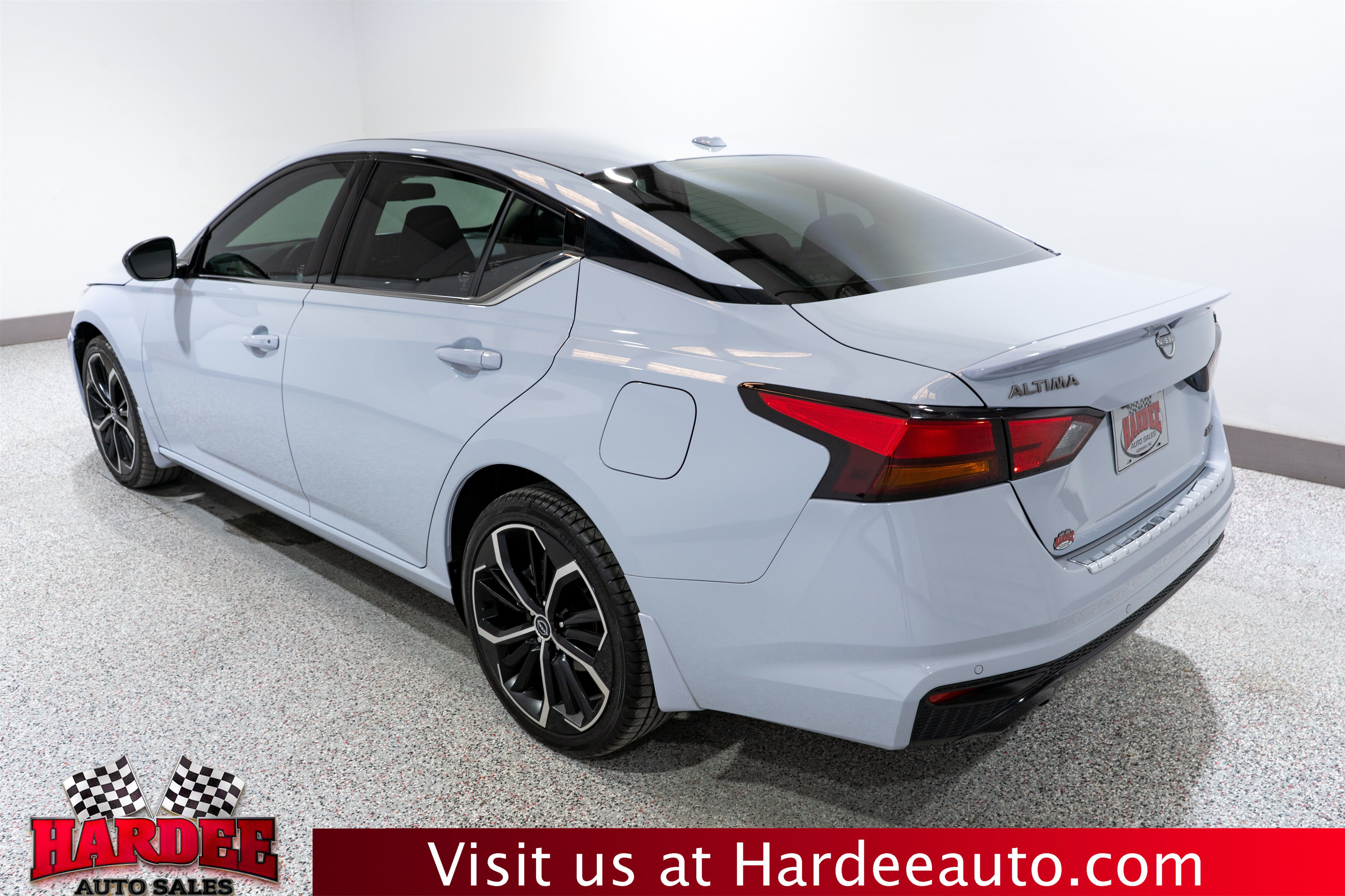 Used 2023 Nissan Altima 2.5 SR w/ SR Premium Package AWD/4WD image 3