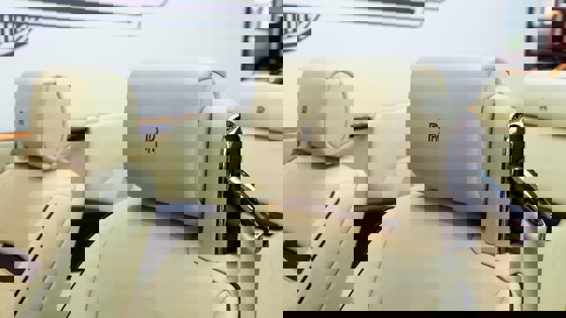 Used 2011 Rolls-Royce Phantom Drophead Coupe image 24