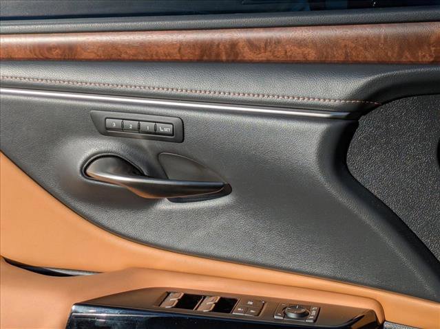 Used 2024 Lexus ES 350 w/ Premium Package FWD image 2