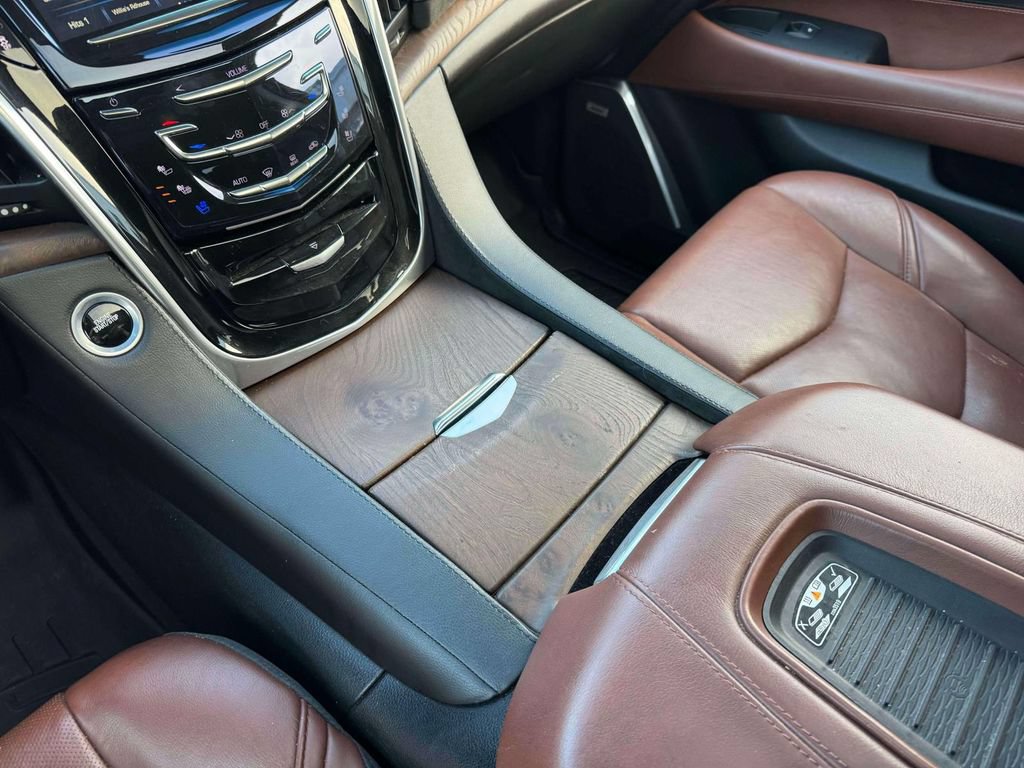 Used 2018 Cadillac Escalade Premium Luxury AWD/4WD image 33