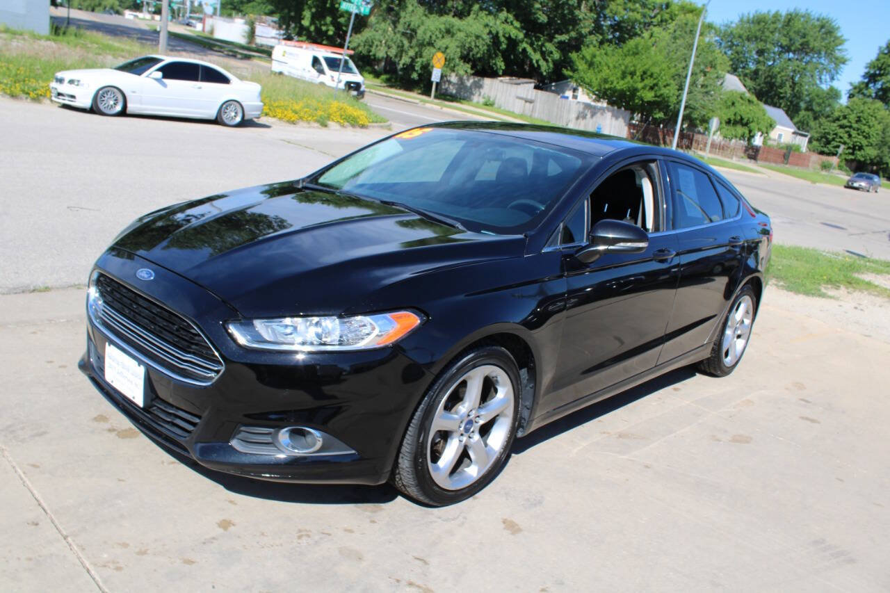 Used 2015 Ford Fusion SE w/ Equipment Group 201A FWD image 4