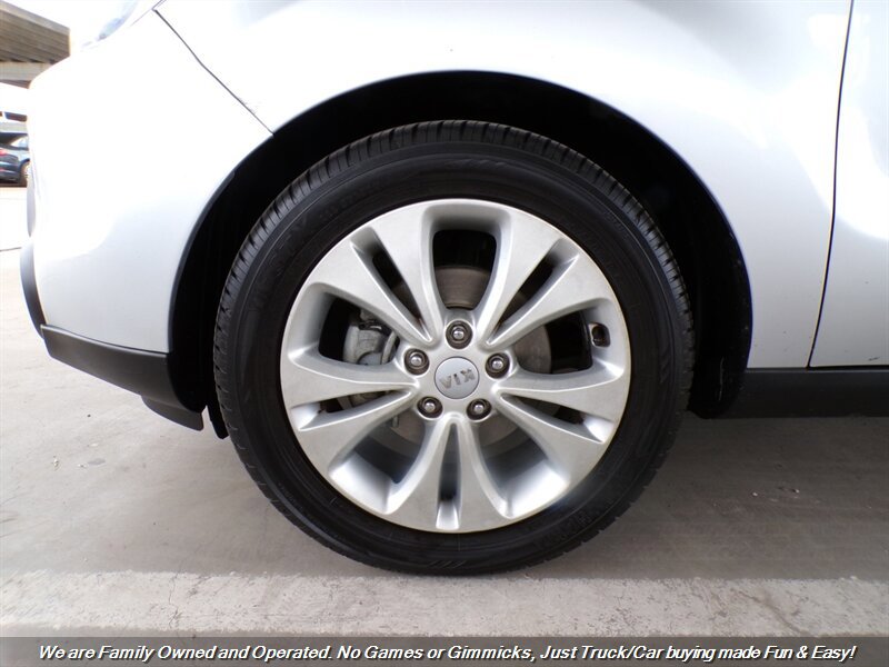 Used 2015 Kia Soul + FWD image 43