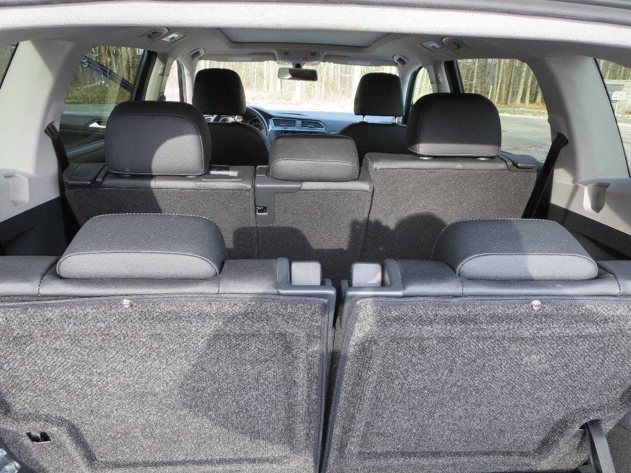 Used 2020 Volkswagen Tiguan SE w/ Panoramic Sunroof Package image 21