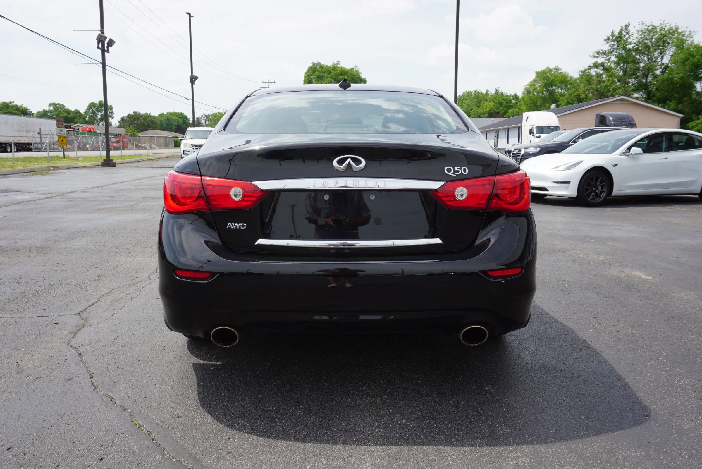 Used 2014 INFINITI Q50 2.0t w/ Moonroof Package AWD/4WD image 6