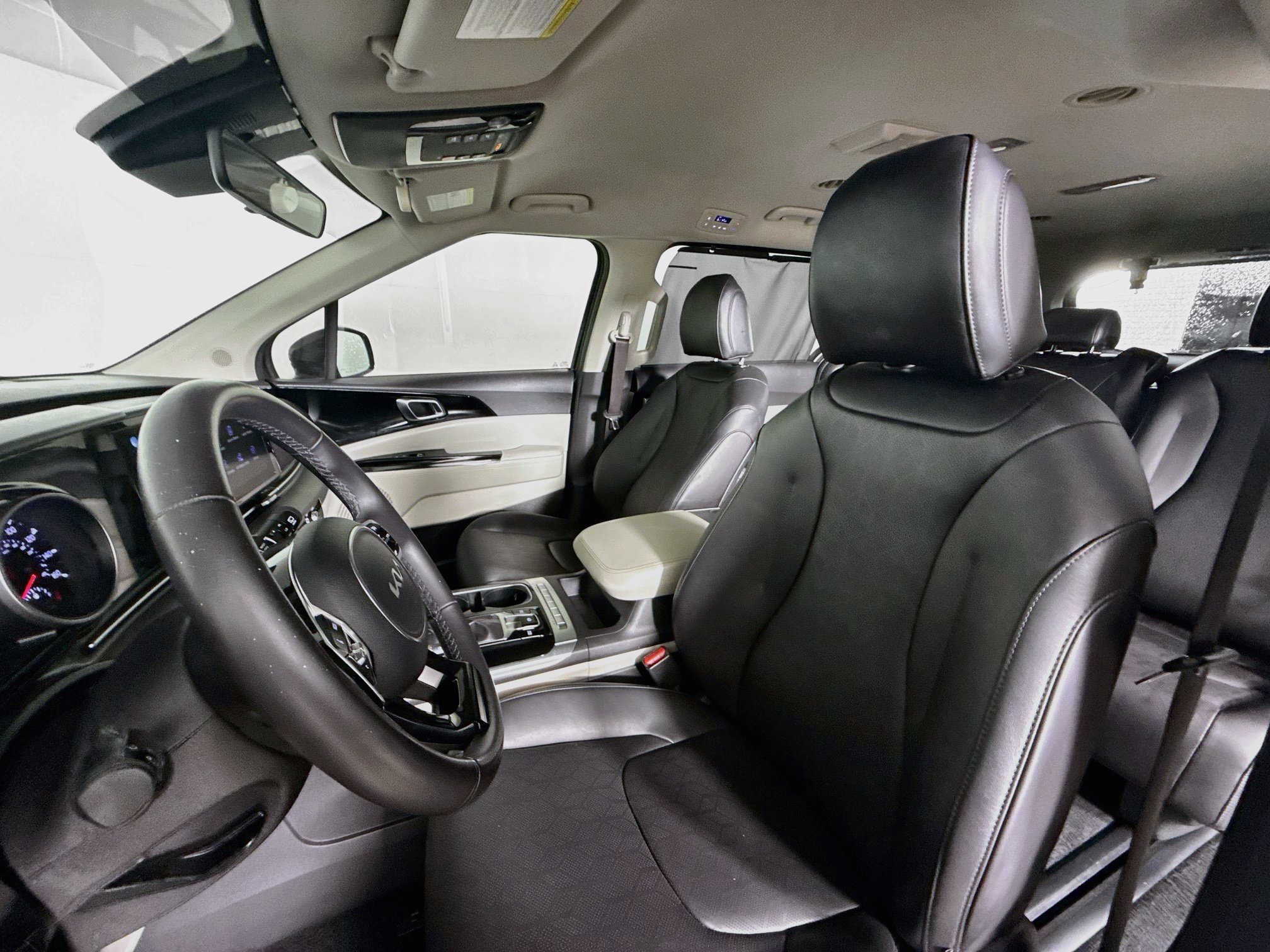 Used 2023 Kia Carnival EX FWD image 26