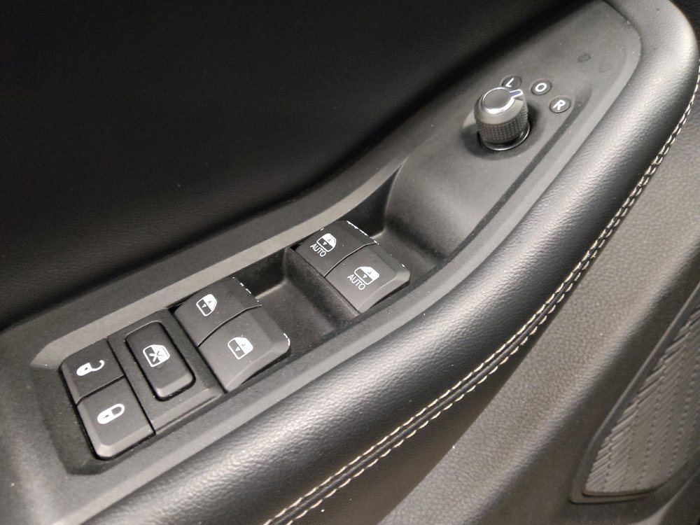 Used 2023 Jeep Grand Cherokee L Laredo image 27