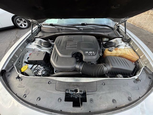 Used 2020 Dodge Charger SXT w/ Leather Interior Group RWD image 7