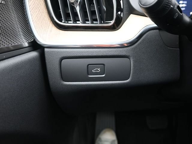 New 2026 Volvo XC60 B5 Plus w/ Protection Package Premier image 29