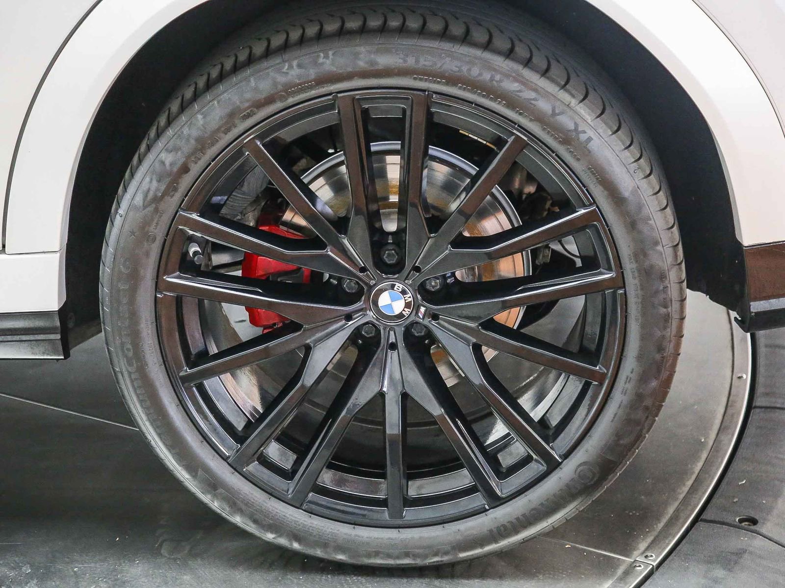 Used 2022 BMW X6 xDrive40i w/ M Sport Package AWD/4WD image 11