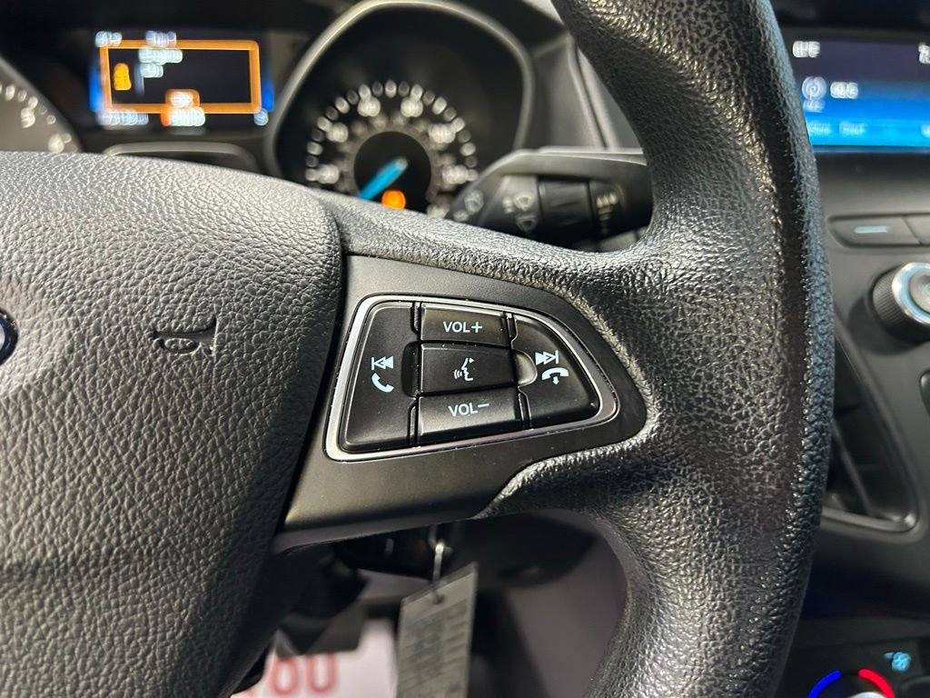 Used 2018 Ford Focus SE w/ SE Appearance Package image 19