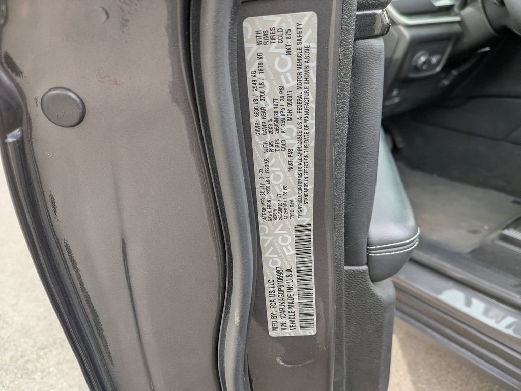 Used 2023 Jeep Grand Cherokee L Laredo image 29