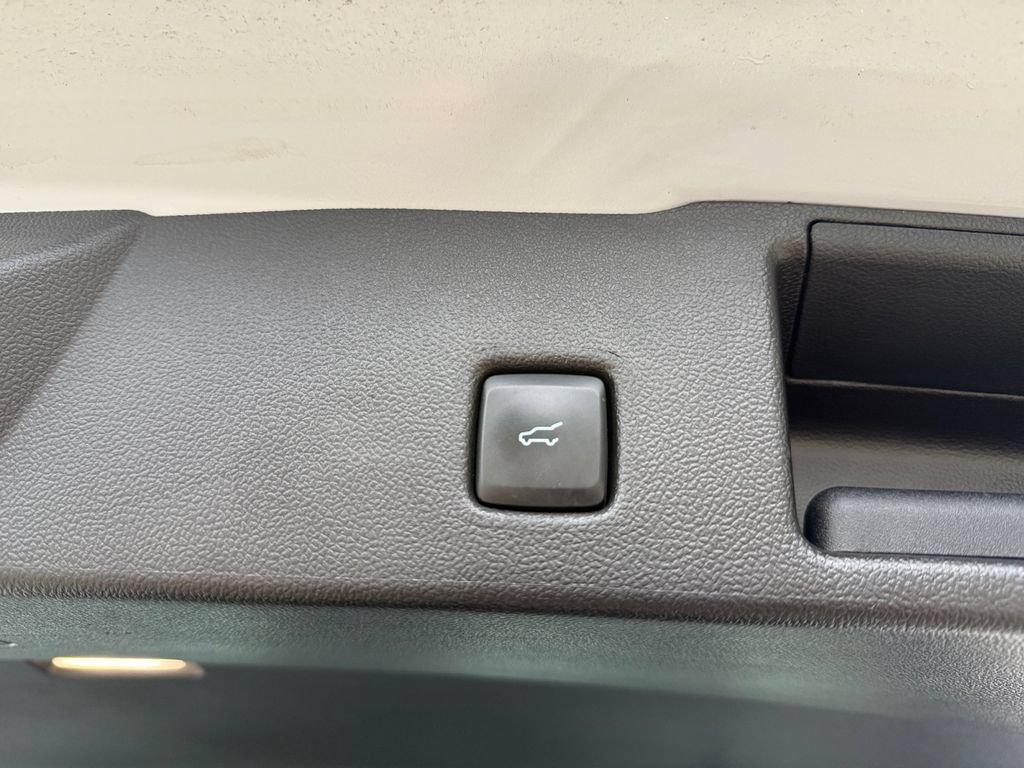 Used 2025 Ford Escape ST-Line Select AWD/4WD image 39