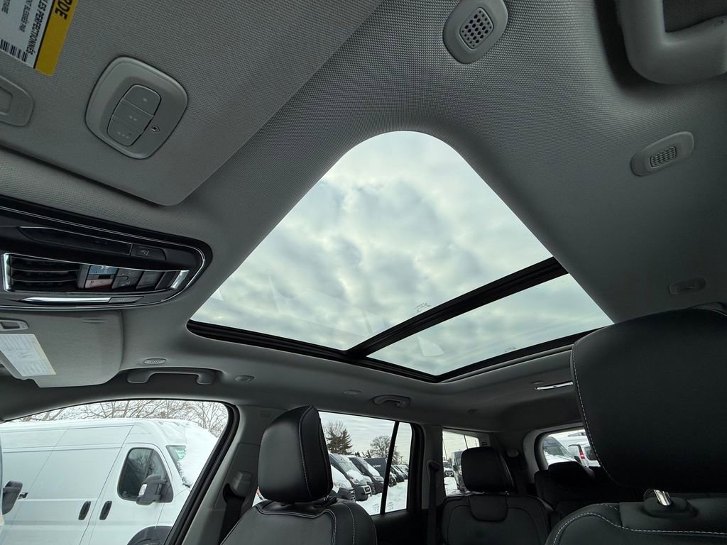 Used 2023 Jeep Grand Cherokee L Limited image 31