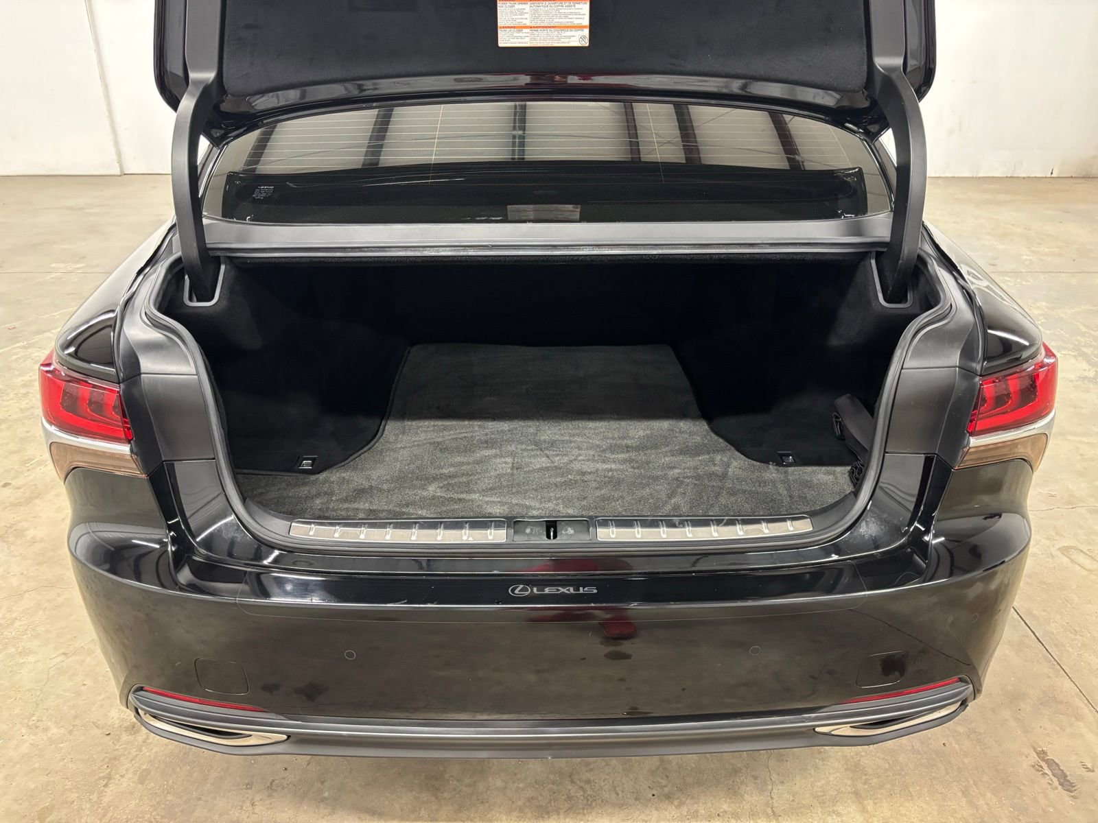 Used 2018 Lexus LS 500 w/ Luxury Package RWD image 23