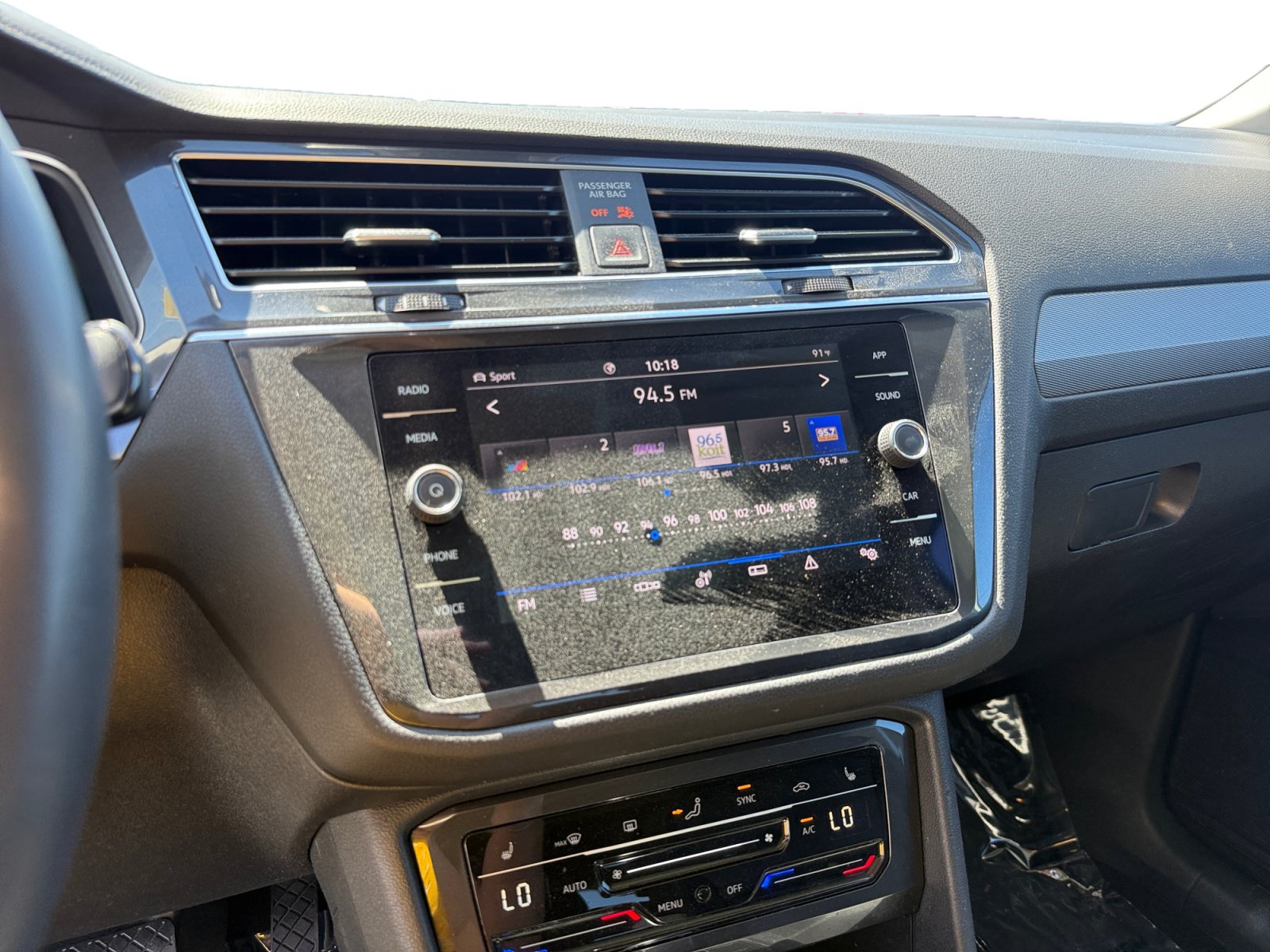 Used 2022 Volkswagen Tiguan SE w/ Panoramic Sunroof Package AWD/4WD image 12