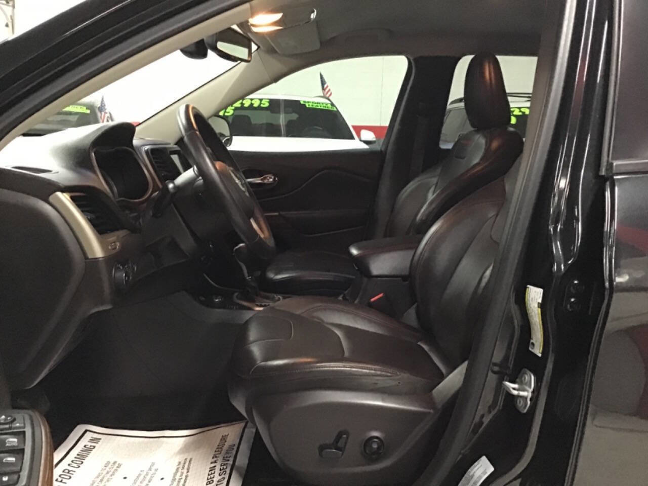 Used 2015 Jeep Cherokee Trailhawk w/ Comfort/Convenience Group AWD/4WD image 10