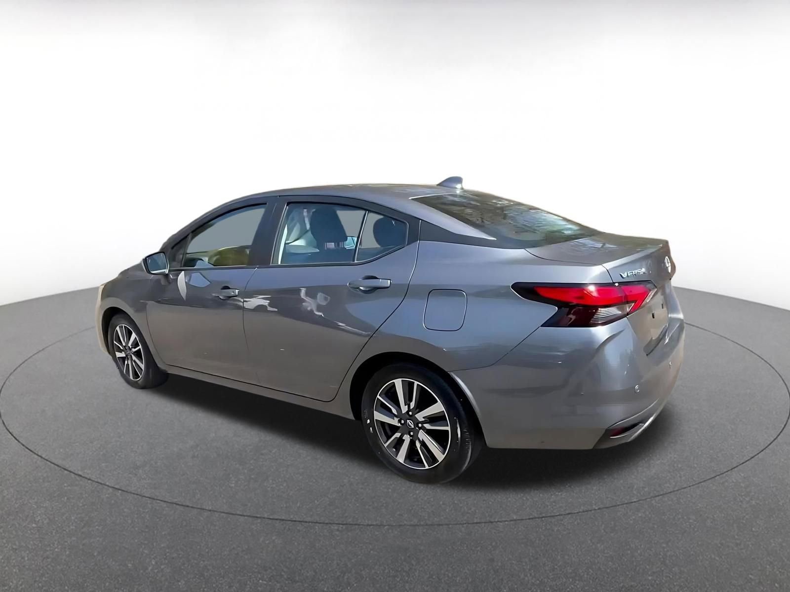 Used 2025 Nissan Versa SV FWD image 10